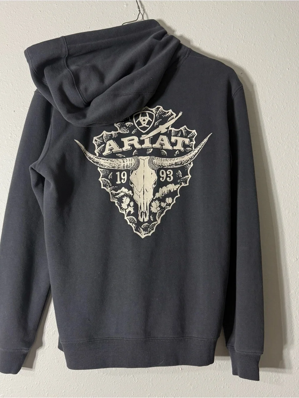 Ariat Black Hooded Pullover with Crest Emblem Boys large 14-16